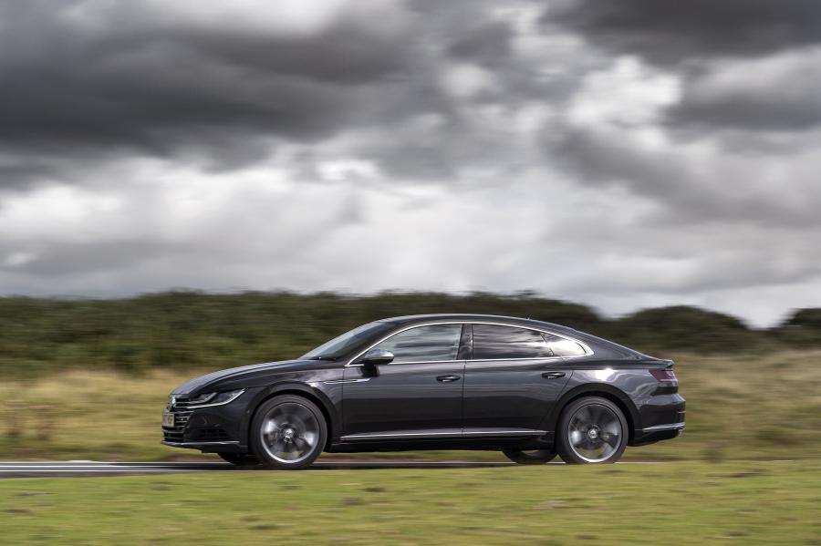  Volkswagen Arteon 4Motion Elegance 2017 года  (UK) (фото 24 из 41)